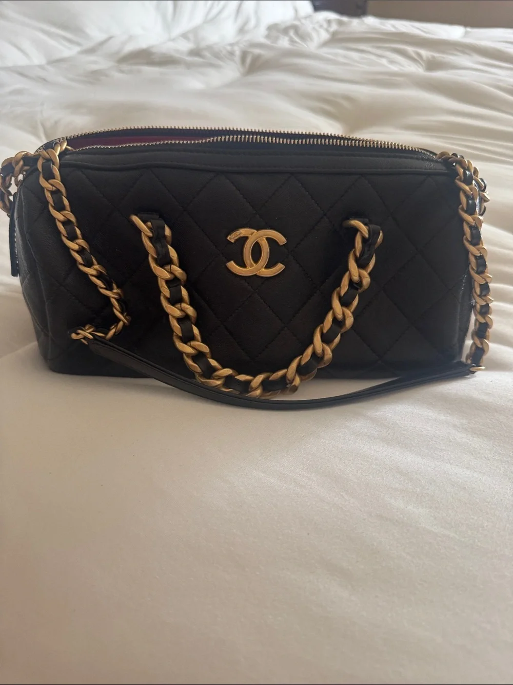 CHANEL Black Quilted Leather Chain-Handle Shoulder Bag with Gold Hardware